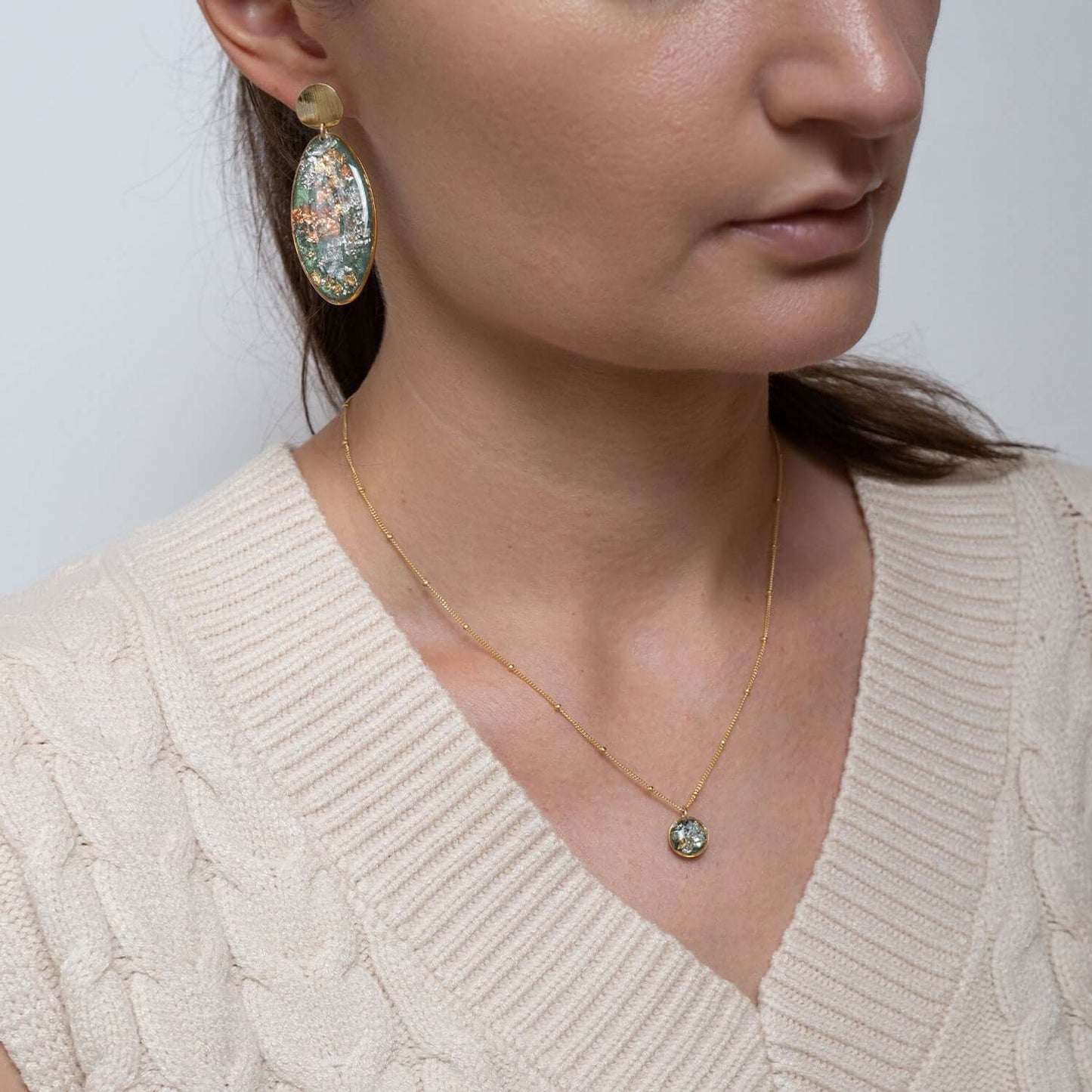 Small Circle Shimmering Necklace
