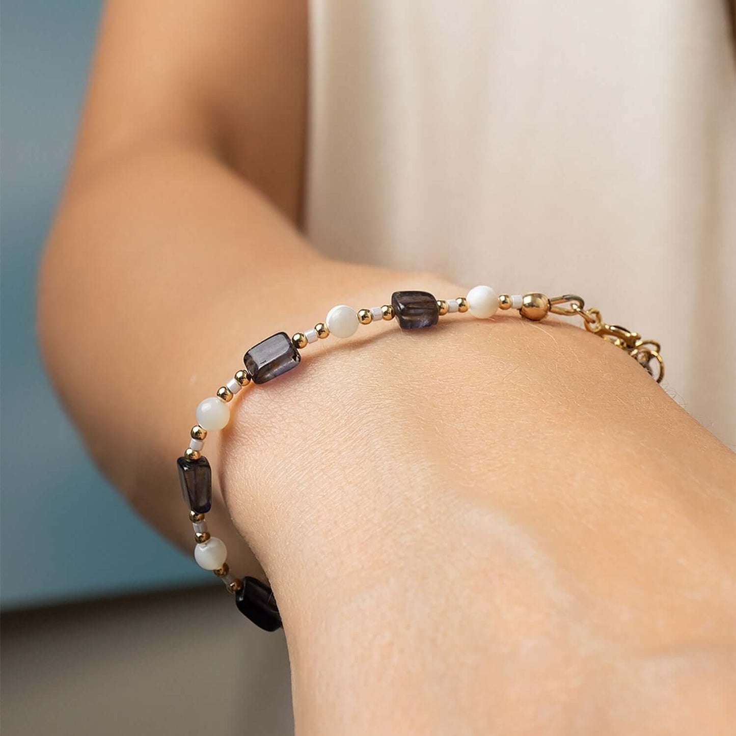 Iolite & Mother-of-Pearl Beaded Bracelet