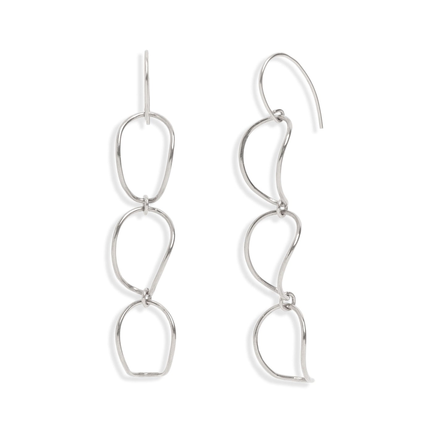 
                  
                    Minimalist dangling earrings in Silver
                  
                